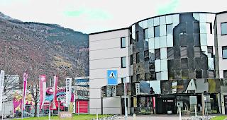 Lonza mit positivem Start ins Jahr 2018. Bild: Verwaltungsgeb&auml;ude am Standort Visp. 