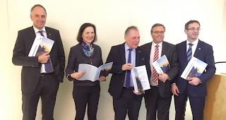 Die Walliser Staatsr&auml;te stellen das Regierungsprogramm 2018 vor.