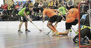 In der Vorrunde besiegten die Embd Devils (Orange) im Spitzenkampf Pfynland mit 11:3.
