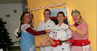 Humorvolle Begegnung bei der ersten Clownvisite im Jahr 2018 auf der Orthop&auml;die im Spitalstandort Brig.