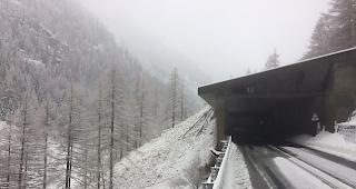 Eine Lawine beim Furigraben unterhalb von Simplon Dorf