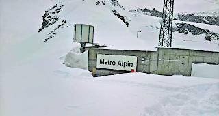 Zugeschneit. Heute Morgen wird entschieden, wann die Bergbahnen wieder ihren Betrieb aufnehmen werden. 