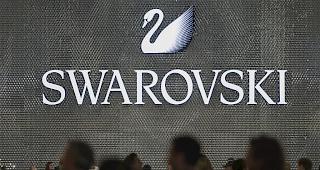 Streichen und Investieren. Swarovski betreibt in 170 L&auml;ndern 2800 eigene Gesch&auml;fte und besch&auml;ftigt weltweit nahezu 10'000 Angestellte.