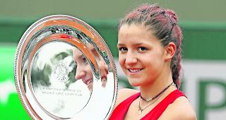 Fed Cup mit Spanien. Die 18-j&auml;hrige Baslerin Rebeka Masarova, hier nach ihrem Sieg im Juniorinnenfinal 2016 am French Open in Paris. 