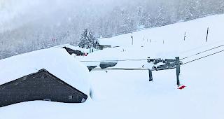 Zugeschneit. Die Talstation des Seefeldlifts im Ginals. 