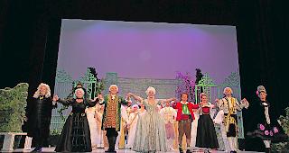 La-Poste-Musiktheater. Sie erhielten trotz Vorbehalten grossen, die Faszination der Operette best&auml;tigenden Applaus. 