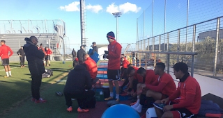 Jede Menge Kr&auml;ftigungs&uuml;bungen, gefolgt von kombinierten &Uuml;bungen Sprints/Antritt/Technik/Schuss und einem rasanten Spiel auf engem Raum &ndash; das war Trainer Gabris Programm f&uuml;r den Mittwochnachmittag.