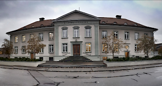 Das Bezirksgericht B&uuml;lach ist mit dem Verfahren um den Angeklagten besch&auml;ftigt.