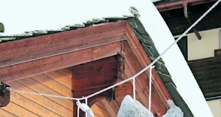 In luftiger H&ouml;he. &laquo;Maschendrahtfrauen&raquo; von Christa Lienhard, momentan beim Chunschtspycher zu sehen. 