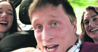 Tragisches Ende. Was freudvoll beginnt, kann tragisch enden  &ndash;  &laquo;Ehrensache&raquo; berichtet davon. 