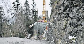 Verheerend. Einer der gr&ouml;ssten Sch&auml;den wurde auf der Strasse nach Zeneggen verzeichnet. 