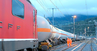 Unfallstelle. Der entgleiste Zug am Bahnhof Brig.