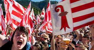Keine vers&ouml;hnlichen T&ouml;ne, auch sieben Monate nach dem Urnengang: Im bernjurassischen St&auml;dtchen Moutier gibt es weiterhin Widerstand gegen den Wechsel zum Kanton Jura.