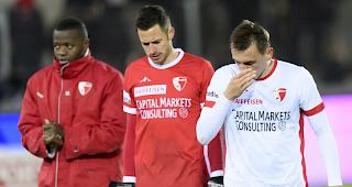 Betr&uuml;bte Mienen bei den Spielern des FC Sitten