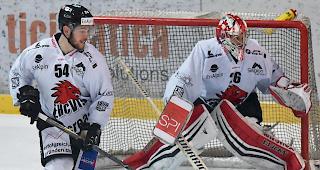 Verteidiger Rampazzo und Torh&uuml;ter Lory, Visp kassierte bei den GCK Lions kein Gegentor.