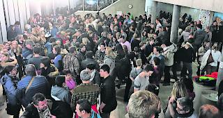 Austausch. Ein buntes Sprachengemisch durchflutete am Freitagabend die R&auml;umlichkeiten der HES-SO in Siders. 