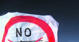 Jahrelanger Zwist. Demonstration auf dem Gebirgslandeplatz Ebnefluh gegen das Heliskiing am 5. April 2009. 