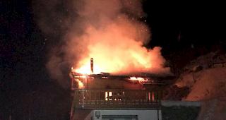 Gl&uuml;ck im Ungl&uuml;ck. Ein Mann konnte sich aus dem brennenden Haus retten (Symbolbild).