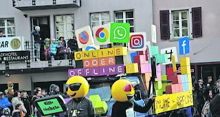 Carnevalis Ad Astra Nobilis. Die Fasnachtsgruppe ging auf originelle Art der &auml;usserst wichtigen Frage nach: Online oder offline  &ndash;  sein oder nicht sein!? 