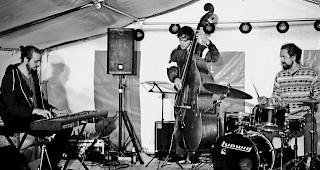Drei K&ouml;nner. Das Jonas Ruppen Trio in Aktion: am Samstag in Jeizinen zu erleben.  