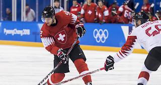 Deutliche Niederlage. Thomas R&uuml;fenacht in Aktion gegen die beiden Kanadier Marc-Andre Gragnani (links) und Chay Genoway.