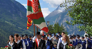 Die MG &laquo;Alpengruss&raquo; aus Embd organisiert das diesj&auml;hrige Bezirksmusikfest. 