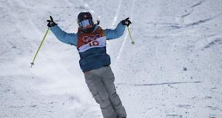 Sarah H&ouml;fflin gewinnt vor Landsfrau Mathilde Gremaud Gold im Slopestyle-Parcours. 