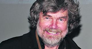 Erlebtes weitergeben. Reinhold Messner hat eine fesselnde Art zu erz&auml;hlen. Seine Vortr&auml;ge bringen die Bergsteiger-Ikone authentisch r&uuml;ber.  