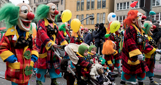 Der Fasnachtsdienstag in Basel geh&ouml;rt traditionell den Kindern.
