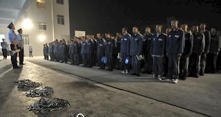 Chinesische H&auml;ftlinge sollen f&uuml;r chinesische H&auml;ftlinge produziert haben (Symbolbild).