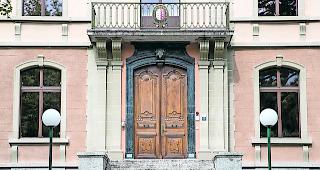 Kein Durchkommen. In der M&auml;rz-Session steht im Grossen Rat eine Motion auf dem Programm, die auf eine systematische Ver&ouml;ffentlichung von Urteilen in anonymisierter Form abzielt (auf dem Bild: das Kantonsgericht in Sitten). 