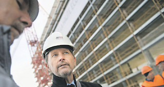 &laquo;Hunderte Dossiers&raquo;. Der Baumeisterverband mit Direktor M&eacute;trailler entsendet eigene Kontrolleure auf die Baustellen.