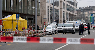 Die Polizei untersucht den Tatort in der Z&uuml;rcher Europaallee.