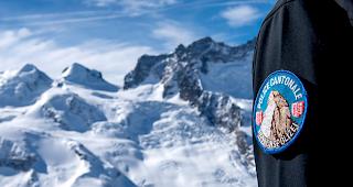 In der Region Col du Tournelon Blanc in der Gemeinde Bagnes sind am Samstag sieben Tourenskifahrer in eine Lawine geraten. 