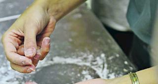 Gemeinsam. &Uuml;bers gemeinsame Kochen  &ndash;  hier ein Schnappschuss des Tibet-Tages  &ndash;  und Essen fremde Kulturen kennenlernen, ist, was &laquo;KulturESSiert?&raquo; erm&ouml;glicht. 