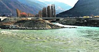 Getr&uuml;btes Wasser. Der Rotten f&uuml;hrte hier bei Visp am Dienstagnachmittag verunreinigtes Wasser mit sich.  
