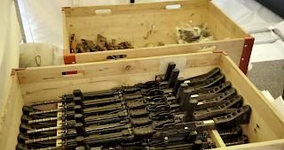 Ein Waffenhandelring mit Verbindungen in die Schweiz ist gesprengt worden. (Symbolbild)