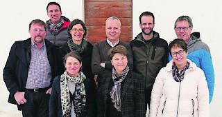 Landschaftspark Binntal. Der Vorstand und die Gesch&auml;ftsleitung (von links): Reinhard Ritz, Armin Zeiter, Dominique Weissen Abgottspon, Adeline Zumstein, Francesco Walter, Viola Amherd, Sven Wirthner, Jacqueline Imhof und Moritz Schwery. 