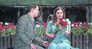 Blind. Szene aus &laquo;Iolanta&raquo; mit dem Ensemble vom Theater Orchester Biel Solothurn: Wer der blinden Prinzessin sagt, dass sie blind ist, muss sterben&hellip; 