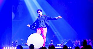 Eric Antoine. Der Zauberer sorgte f&uuml;r einen unterhaltsamen Start. 