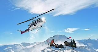Cariboo Mountains. Die Walliser Bergf&uuml;hrer fliegen mit dem Privat-Heli der Heliski-Lodge mehr als 500 kartografierte Abfahrten in einem Gebiet so gross wie das Wallis an.  