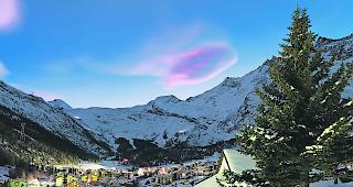 Auf Kurs. F&uuml;r das Berichtsjahr 2016/2017 registriert das Saastal 17 Prozent mehr Logiern&auml;chte als im Vorjahr. Um die WinterCARD langfristig zu positionieren, beteiligen sich an deren Marketingkosten nun auch die Gemeinden sowie die Tourismusorganisation. 