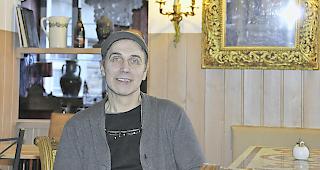 Michel Villa w&uuml;nscht sich, dass Oberwalliser Musiker &ouml;fters im lokalen Radio rro zu h&ouml;ren sind.