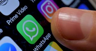 Bussen f&uuml;r die Giganten. Facebook und Whatsapp m&uuml;ssen Geldstrafen in der H&ouml;he von 300'000 Euro zahlen.