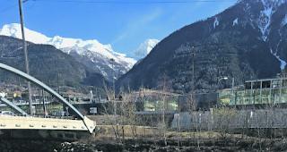 Braungraue Suppe. Die F&auml;rbung des Rottens ist von Sedimenten verursacht, die von einem Test-Ablass der Electra-Massa in den Rotten gesp&uuml;lt worden sind. 