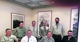 Vorstand Oberwalliser J&auml;gerverband. Martin Meyer, Ivan Zurbriggen, Rolf Collaud (Pr&auml;sident), Marc Truffer (vorne von links); Roman Bodenmann, Raimund Imwinkelried, Roger Summermatter, Rafael Henzen (hinten von links). 