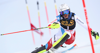 Wendy Holdener gelang der erste Lauf sehr gut, ehe dann kurz vor dem Ziel noch ein Fehler folgte, der sie auf den letzten Metern viel Schwung kostete. 