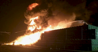 Bei einem n&auml;chtlichen Grossbrand auf einem Firmengel&auml;nde im thurgauischen Egnach entstand Sachschaden in Millionenh&ouml;he.