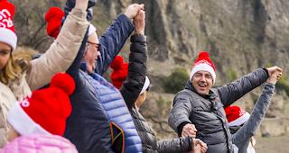 Am Sonntag versammelten sich rund 1000 Menschen oberhalb von Sitten, um f&uuml;r die Kandidatur f&uuml;r die Olympischen Winterspiele zu werben. Darunter auch Staatsrat Christophe Darbellay. 