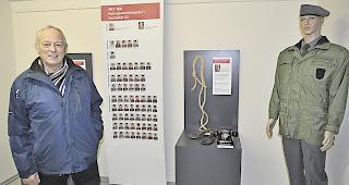 Erich Bumann im neu er&ouml;ffneten Ausstellungsraum &laquo;Festungsw&auml;chter&raquo;.